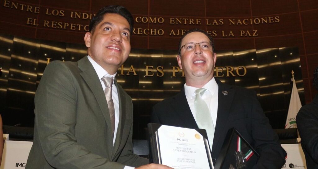 Condecoran a Municipio de Guachochi con la Ben Lamat - Cumbre Mundial de Municipalistas 2025 - en el Senado de la República Mexicana, Ciudad de México. Instituto Mejores Gobernantes A.C - Red Gobierno